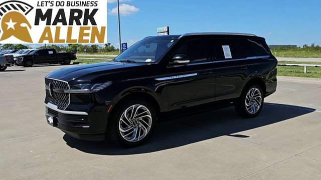Used 2025 Lincoln Navigator Reserve AWD/4WD image 4