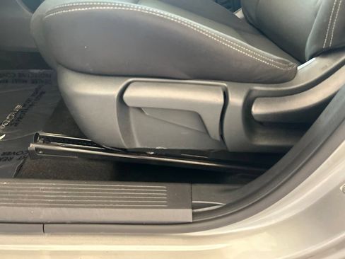 Used 2024 Nissan Rogue S FWD image 39