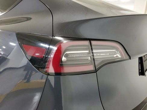 Used 2020 Tesla Model Y Long Range image 31