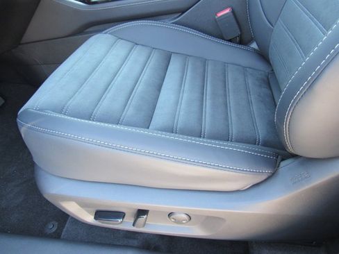 New 2025 Mitsubishi Outlander SE image 13