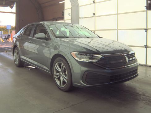 Used 2024 Volkswagen Jetta SE FWD image 4