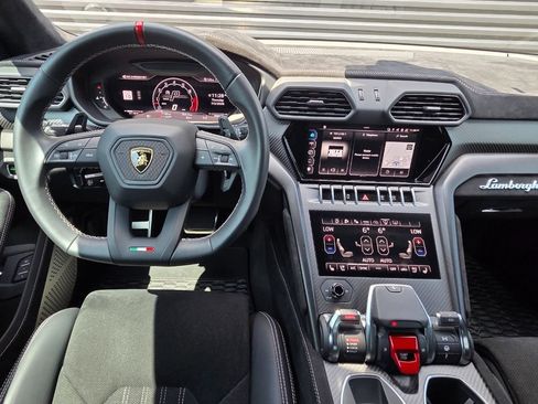 Used 2023 Lamborghini Urus Performante AWD/4WD image 8