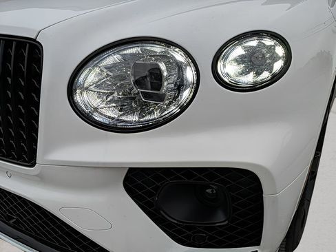 Used 2023 Bentley Bentayga Extended Wheelbase image 12