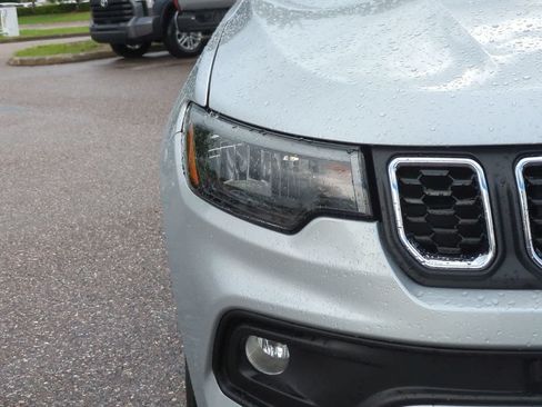 Used 2024 Jeep Compass Latitude AWD/4WD image 10