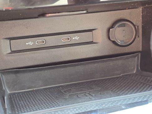 Certified 2024 Volkswagen Taos SEL AWD/4WD image 10