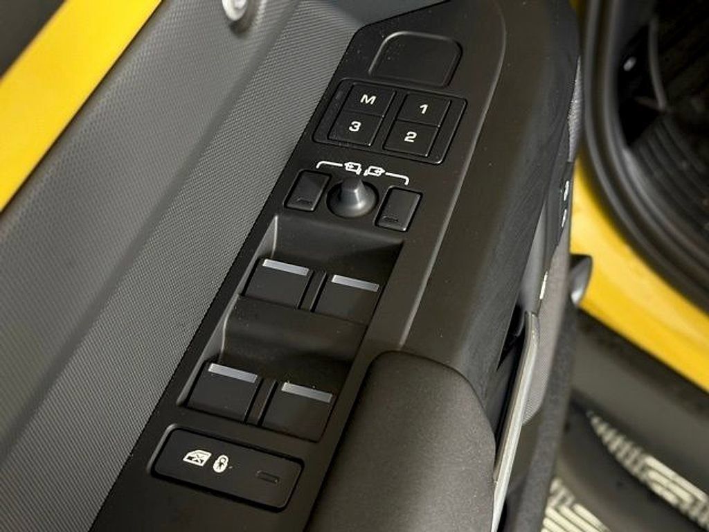 New 2026 Land Rover Defender 110 AWD/4WD image 31