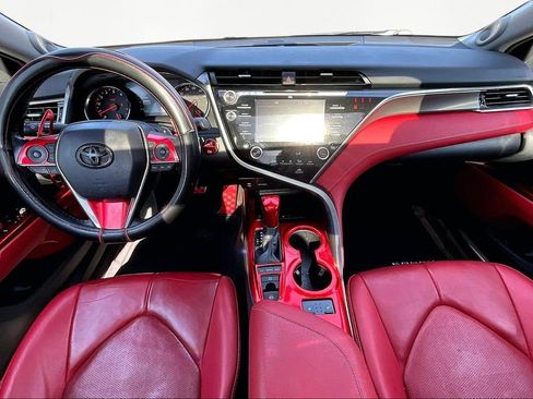 Used 2018 Toyota Camry XSE image 13