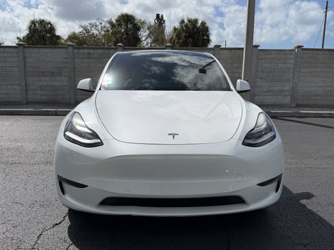 Used 2022 Tesla Model Y Long Range image 10