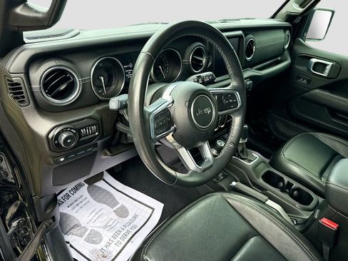 Used 2022 Jeep Wrangler Unlimited Sahara AWD/4WD image 10