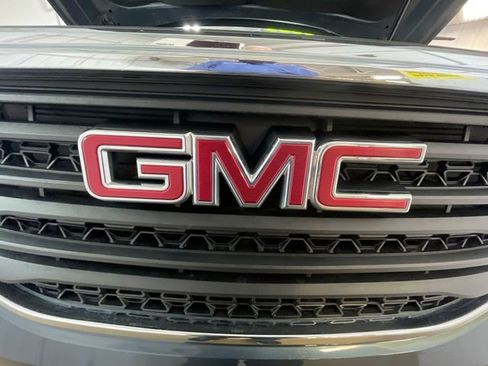 Used 2019 GMC Acadia SLE image 31
