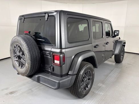 Used 2025 Jeep Wrangler Unlimited Sport AWD/4WD image 8
