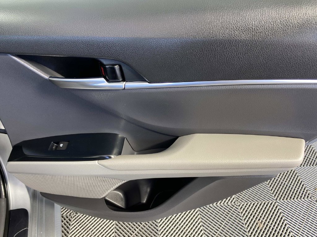 Used 2020 Toyota Camry LE w/ Sunroof Package FWD image 26