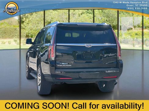 Used 2017 Cadillac Escalade Luxury AWD/4WD image 2