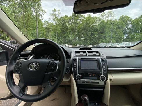 Used 2013 Toyota Camry XLE w/ Leather Pkg FWD image 22