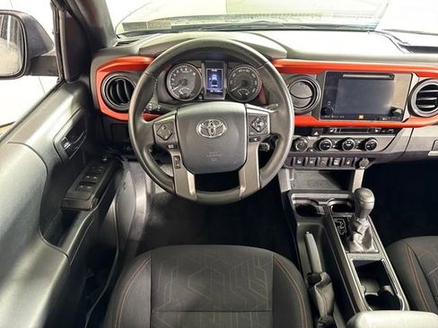 Used 2017 Toyota Tacoma TRD Off-Road image 23
