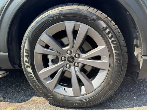 Used 2022 Ford Explorer XLT w/ Equipment Group 202A RWD image 14