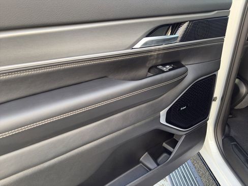 New 2026 Jeep Grand Wagoneer L Limited image 17