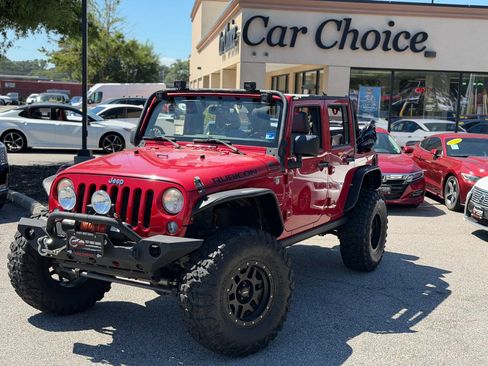 Used 2014 Jeep Wrangler Unlimited Rubicon w/ Connectivity Group AWD/4WD image 2