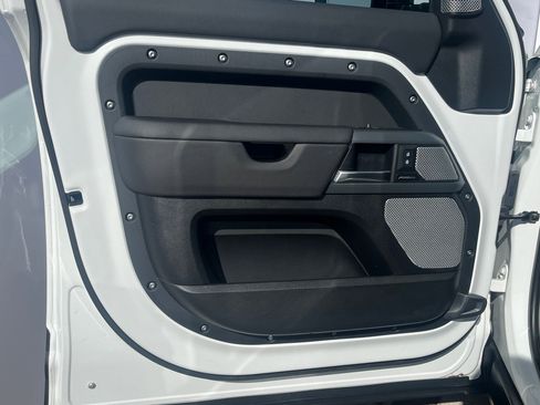 Certified 2024 Land Rover Defender 130 X-Dynamic SE image 21