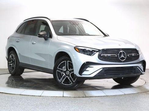 Used 2024 Mercedes-Benz GLC 300 4MATIC image 1