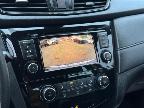 Used 2019 Nissan Rogue S FWD image 23