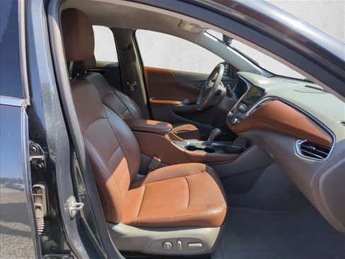 Used 2018 Chevrolet Malibu LT w/ Leather Package FWD image 23
