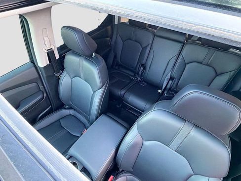 Used 2025 Honda Pilot Touring image 23