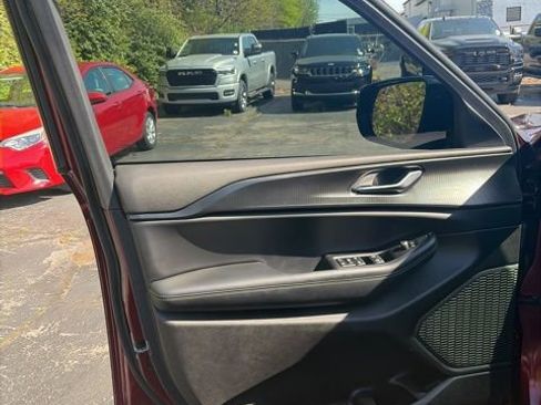 Used 2024 Jeep Grand Cherokee Altitude image 11