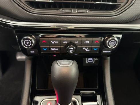 Used 2024 Jeep Compass Latitude w/ Sun and Sound Group image 22