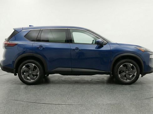 Used 2025 Nissan Rogue SV AWD/4WD image 8