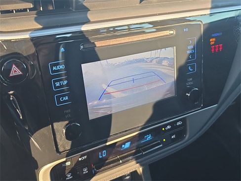 Used 2018 Toyota Corolla SE image 19