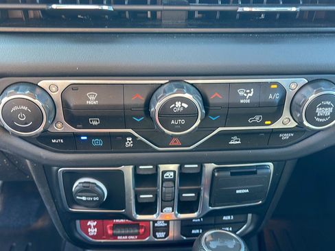 Used 2024 Jeep Wrangler Unlimited Rubicon 4xe AWD/4WD image 26