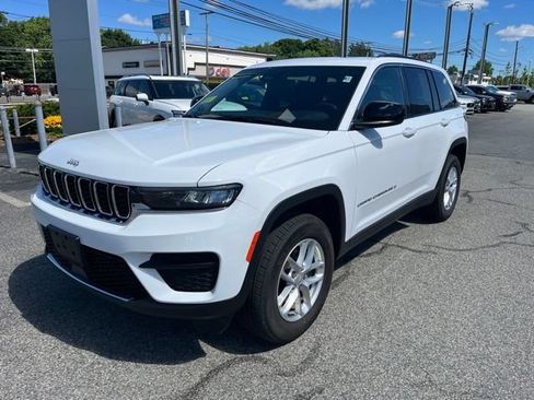 Used 2024 Jeep Grand Cherokee Laredo X AWD/4WD image 7