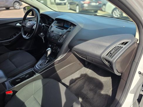 Used 2016 Ford Focus SE w/ SE Sport Package image 15