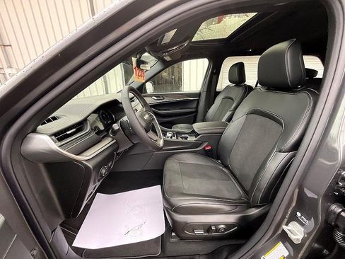 New 2026 Jeep Grand Cherokee Altitude image 14