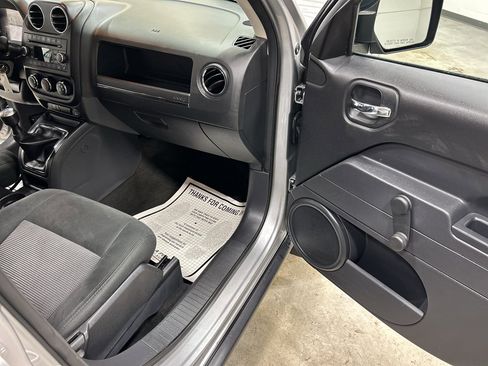 Used 2016 Jeep Patriot Sport image 32