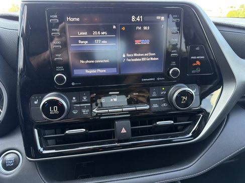 Used 2021 Toyota Highlander XLE FWD image 30