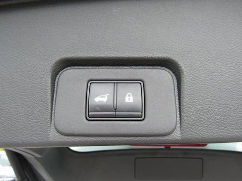 Used 2021 Nissan Rogue SV w/ Premium Package image 25