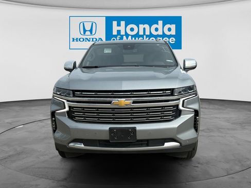 Used 2023 Chevrolet Suburban Premier RWD image 2