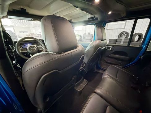 Used 2024 Jeep Wrangler Sahara w/ Technology Group image 9