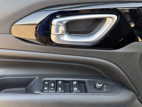 Used 2025 Jeep Compass Latitude w/ Convenience Group image 12