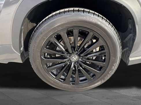 Used 2024 Toyota Highlander XSE image 22