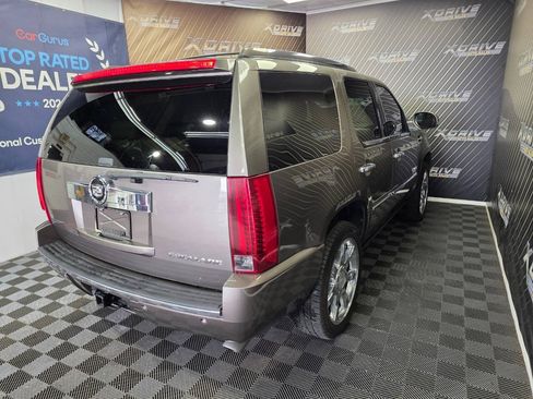 Used 2012 Cadillac Escalade Luxury RWD image 15
