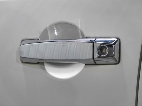 Used 2012 Nissan Armada SV image 41