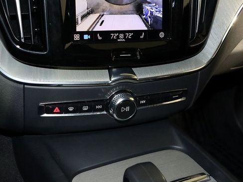 Used 2025 Volvo XC60 B5 Plus image 21