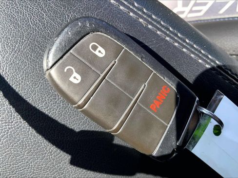 Used 2023 Jeep Compass Latitude AWD/4WD image 12