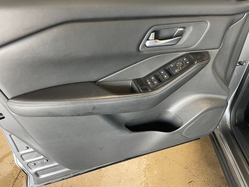 Certified 2025 Nissan Rogue SV FWD image 9