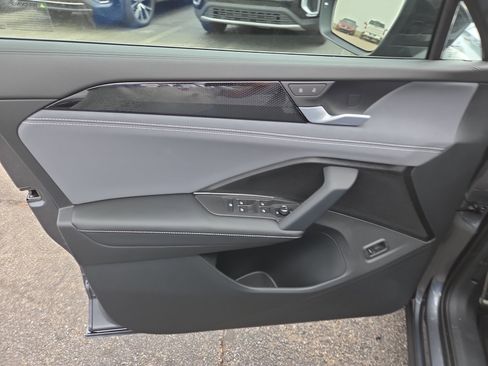 New 2026 Volkswagen Tiguan SE R-Line image 5