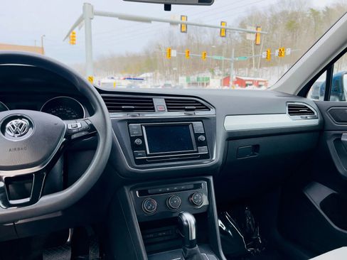 Used 2020 Volkswagen Tiguan S w/ 3rd Row Seat Package image 21