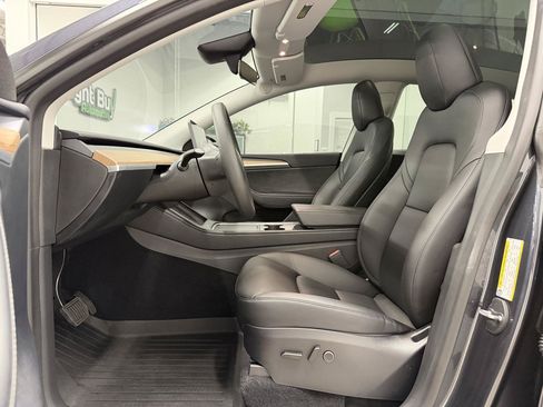 Used 2025 Tesla Model Y Long Range AWD/4WD image 8